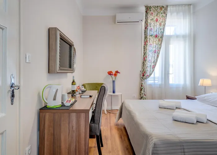 Bastion Luxury بيت ضيافة